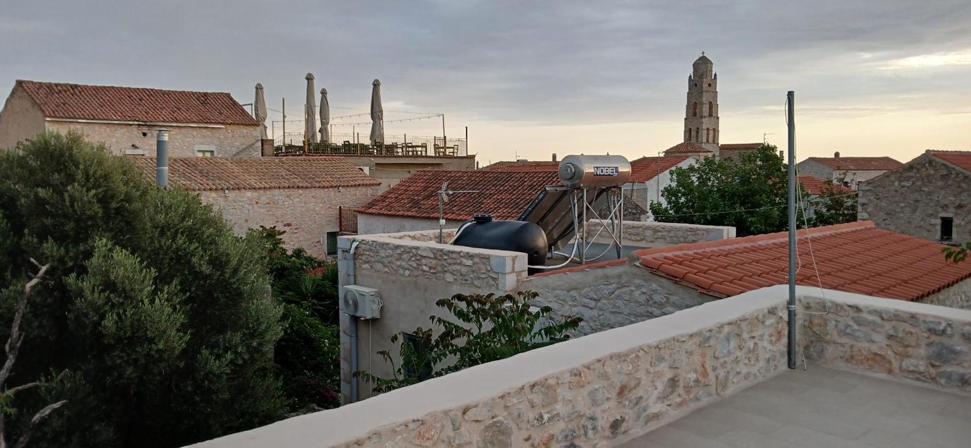 Pandera Apartment *